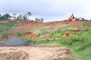 Travaux de construction du barrage de Moreau et de ses ouvrages annexes.