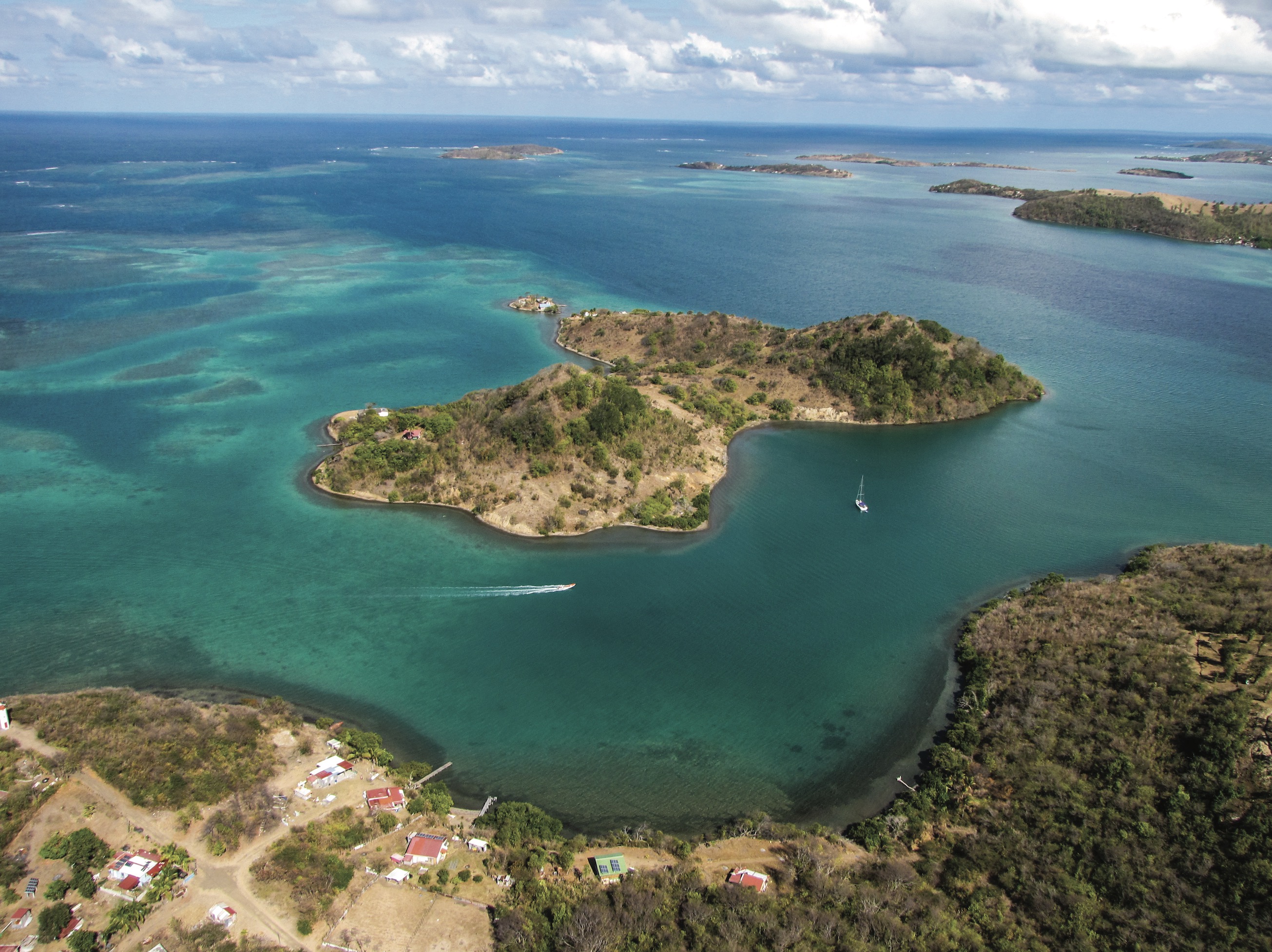 Tourisme en Martinique : vue aérienne de la barrière de corail