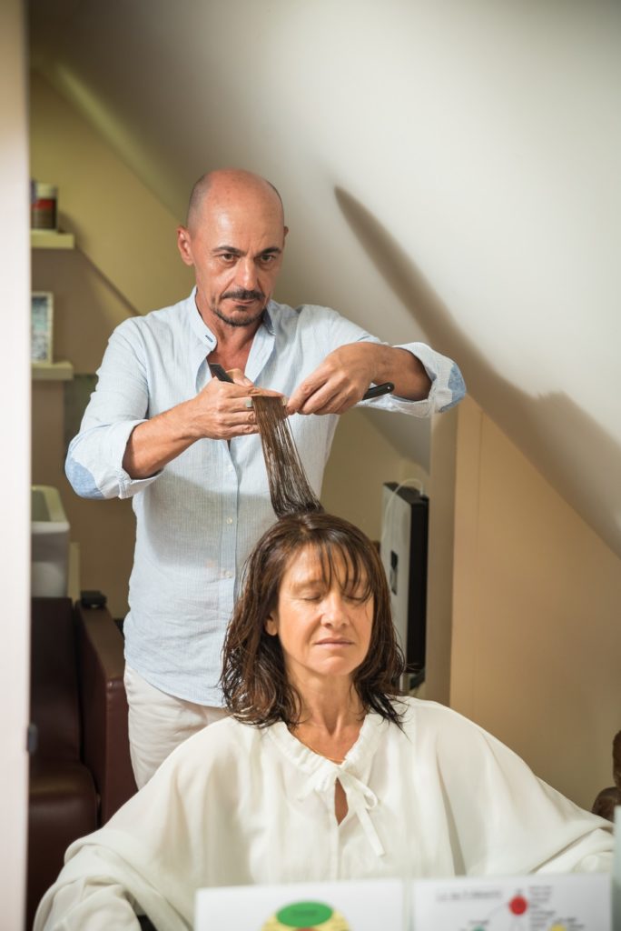 Coupe énergétique vibratoire réalisée au salon de coiffure New Hair à Jarry