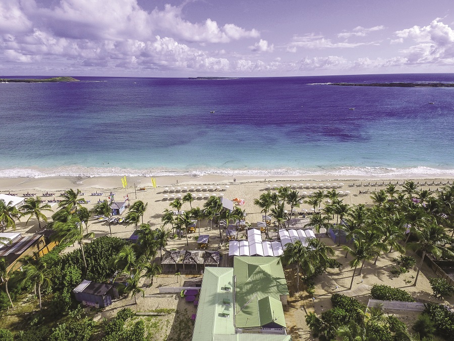 Vue aérienne de l'hôtel La Playa à Orient Bay, Saint-Martin