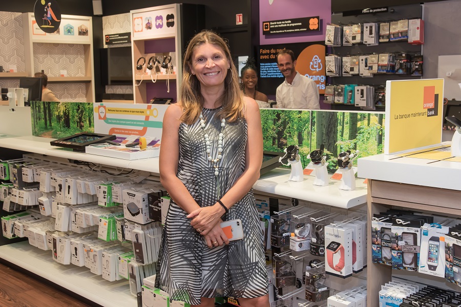 Cristiana Penella d'Orange Guyane dans une boutique Smart Store Touch 