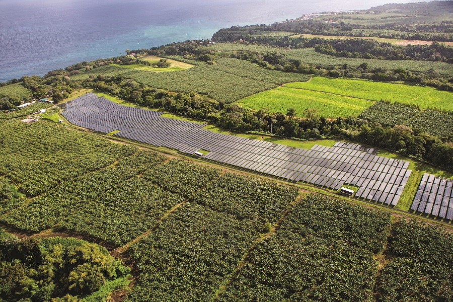 Centrale de panneaux solaires Outre-mer