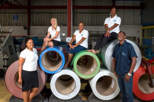 Equipe de Top Caraïbes, entreprise de production de tôle à Saint-Martin