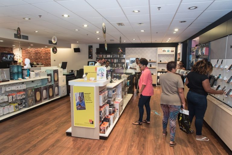 Smart Store Touch, nouvelles boutiques expérientielles d'Orange EWAG