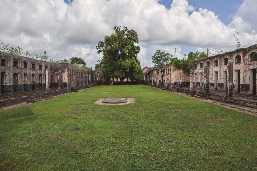 Intérieur du Camp de la Transportation en Guyane 