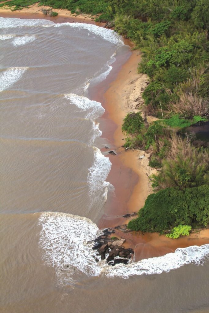 Route des plages vue du ciel en ULM en Guyane 