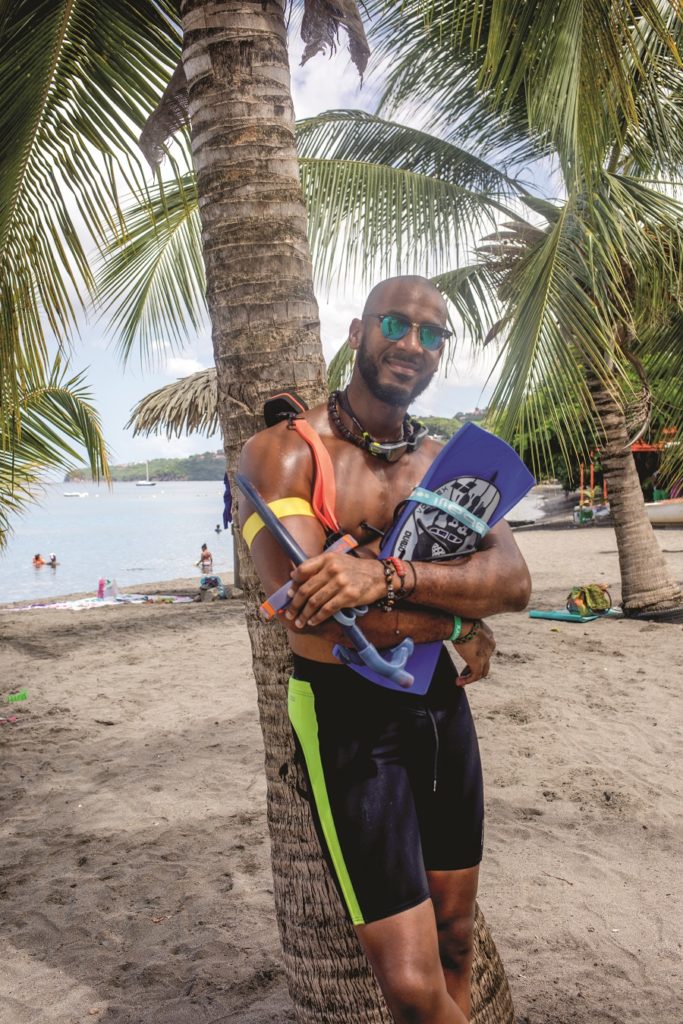 Olivier Matinda, avec des équipements sportifs, formé à l'IMS