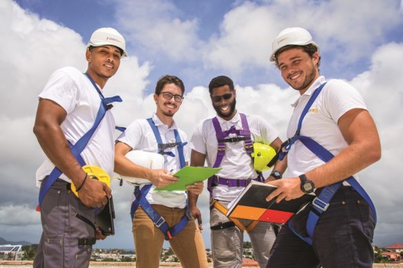 Techniciens de Systeko, gestionnaire de projets de centrale photovoltaique aux Antilles-Guyane