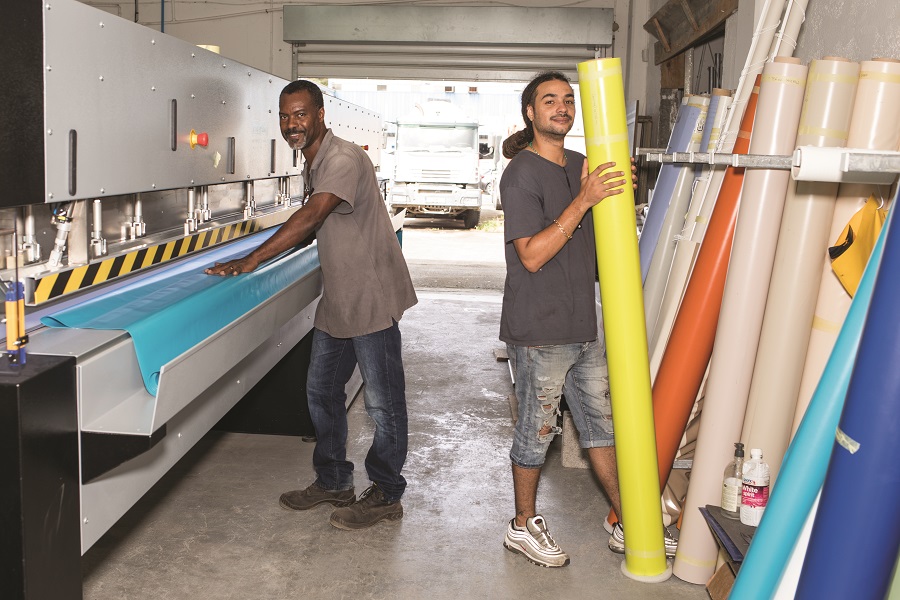 Artisans dans l'atelier de production de Fabricom Stores