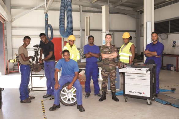 Stagiaires et capitaine du pôle Transport, Maintenance et Logistique du RSMA Martinique