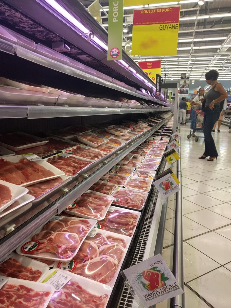Viande locale guyanaise en supermarché 
