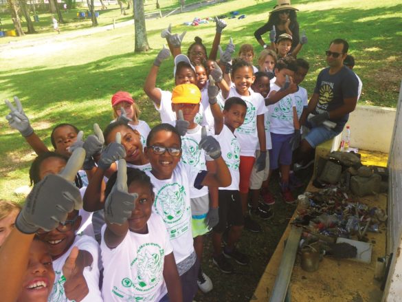 Elèves école primaire Saturnin Jasor au Gosier, Journée régionale de Nettoyage 2019