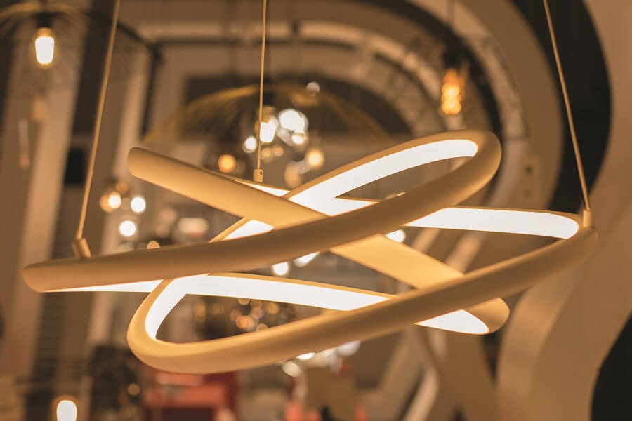 Luminaire au showroom Mille Eclats de Blandin