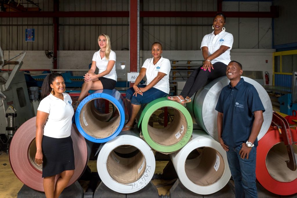 Equipe de Top Caraibes sur des rouleaux d'acier