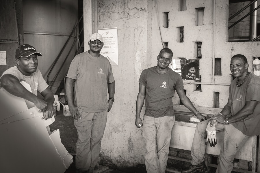 Employés de la distillerie Bologne