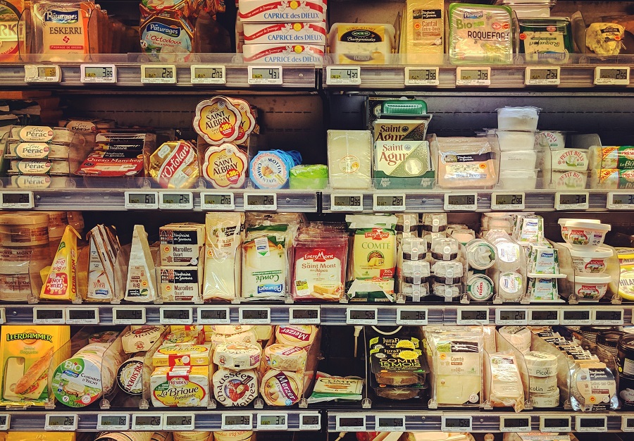 Rayon fromages au supermarché