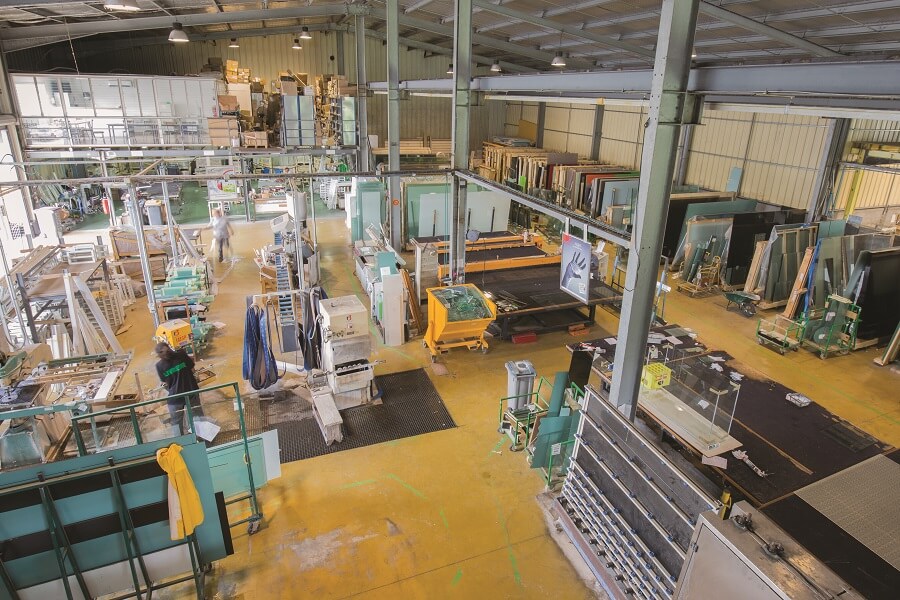 Atelier de découpe de verre - Samir Industrie - Martinique