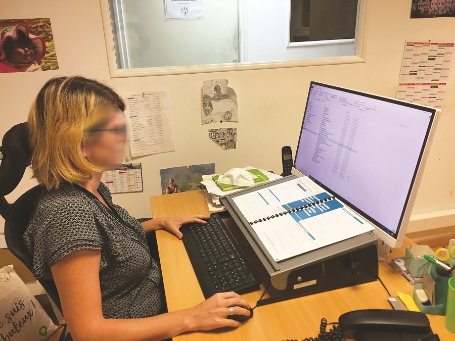 Matériel de bureau de compensation de handicap