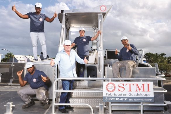 Equipe de STMI - systèmes de ramassage des sargasses - Guadeloupe