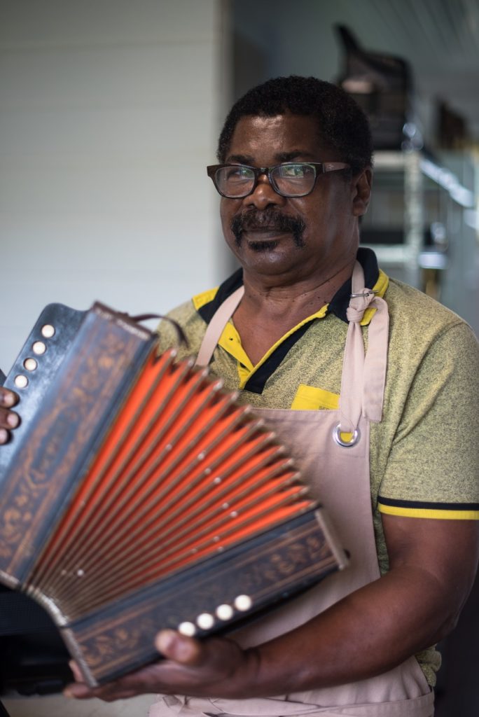 José Martinel - réparateur d'instruments de musique - Martinique