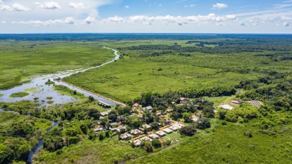 Village de Kaw en Guyane, face à la montée des eaux