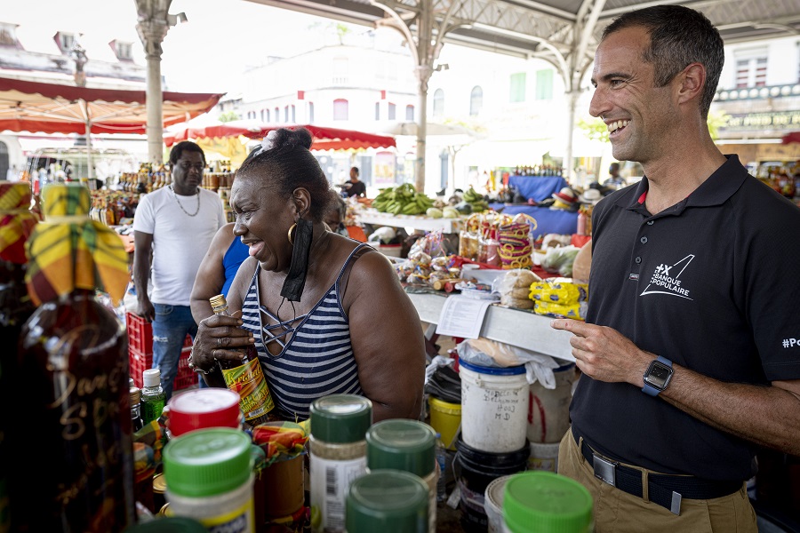 Armel Le Cléac'h au marché de Pointe-à-Pitre