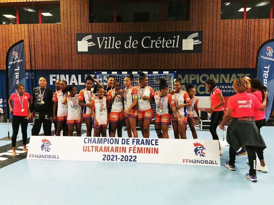 Equipe féminine L'Arsenal du Robert, sponsorisée par UFR