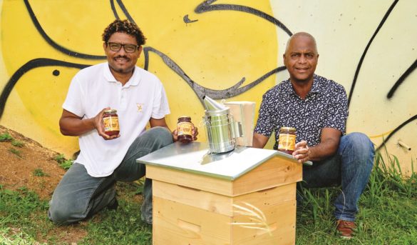 Benoit Foucan et Olivier Cesar Auguste, de la filière apicole de Guadeloupe