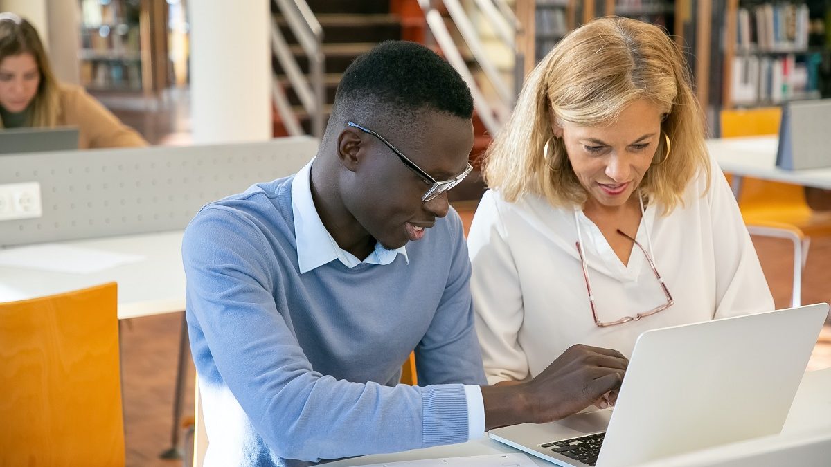 La vie au travail : découvrez le reverse mentoring ou mentorat inversé