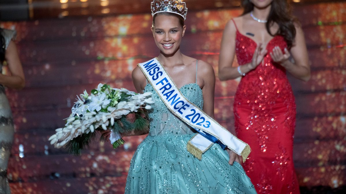 Indira Ampiot, sacrée Miss France 2023 : “Je vis un rêve éveillé”