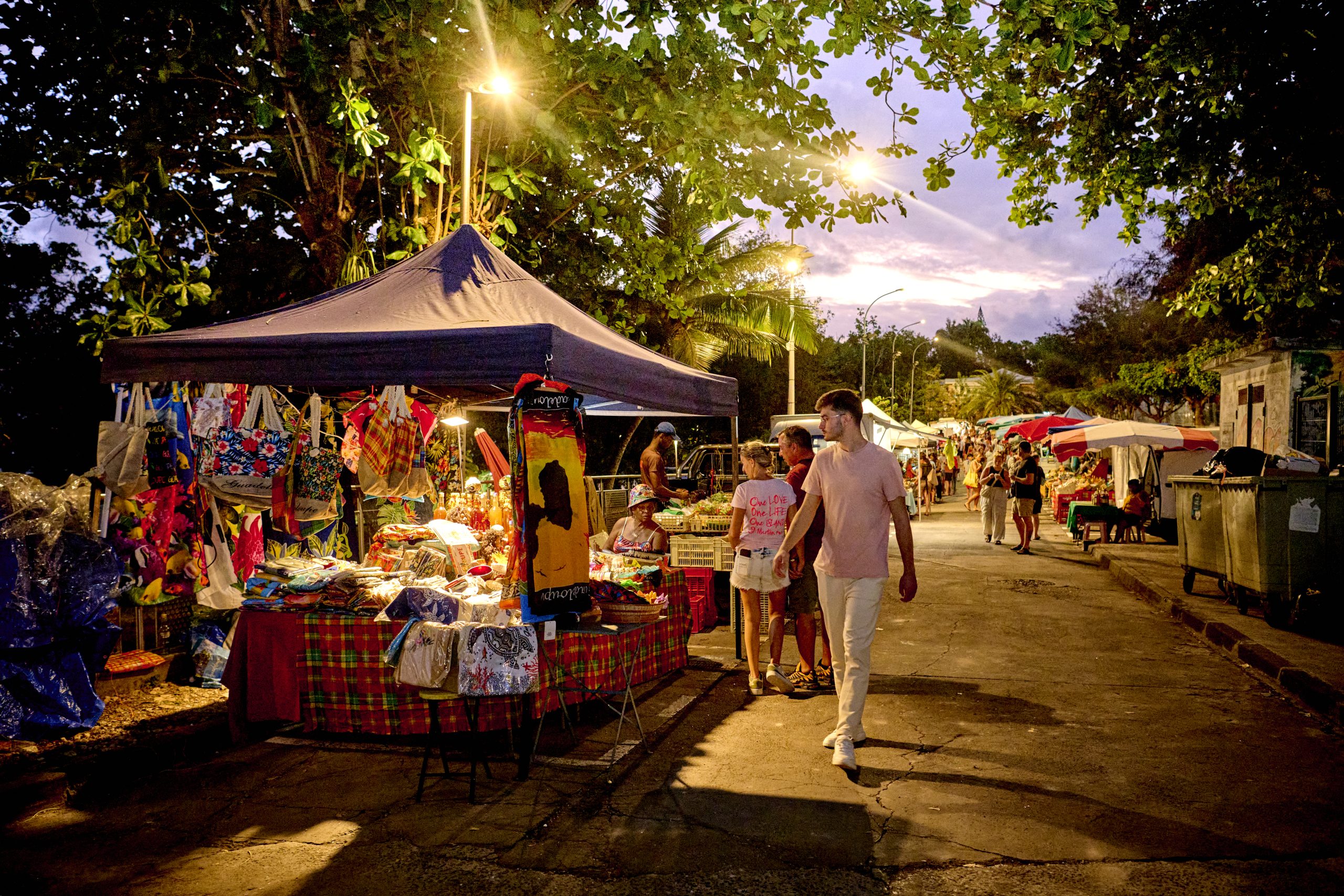marché nocturne du gosier lou denim production locale