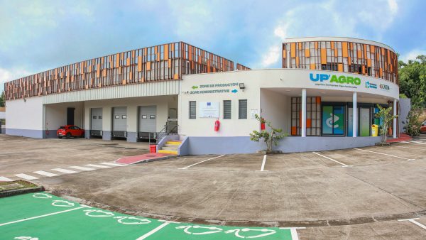 Une photo du bâtiment de la Pépinière UP'AGRO en Martinique prise par Jean-Albert Coopmann