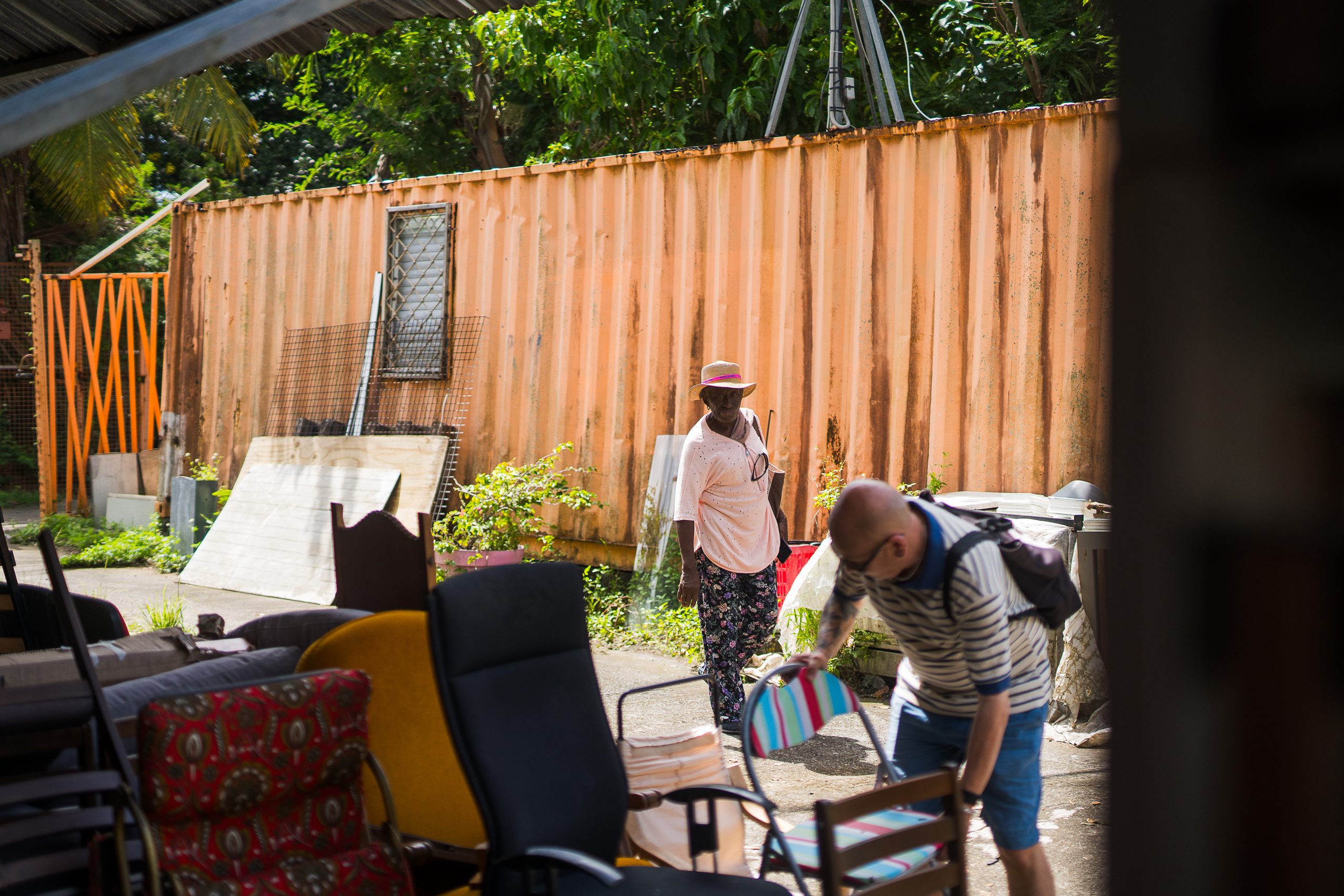 À Kazabrok, il est aussi possible d’acheter du mobilier de seconde main, accessible aux petits budgets.