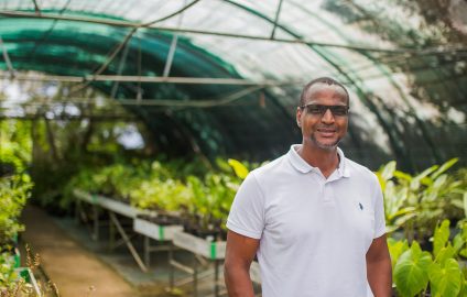 Christophe Kaakil-Talaba, directeur de PAIE 2002, dans la pépinière située à Morne-Bernard, à Baie-Mahault.