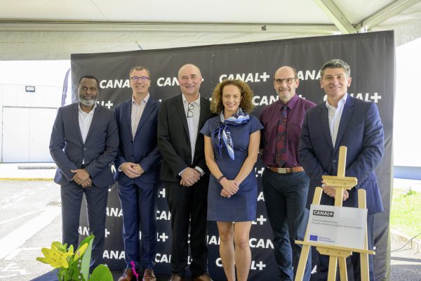 Aymé Makuta (directeur général Canal+ Télécom • Direction Caraïbes et Océan Indien), Frédéric Calounec (directeur des opérations et de l'innovation de Canal+ Télécom • Direction Caraïbes et Océan Indien), Franck Bertaud (responsable ingénierie et architecture • Technique et opérations), Alice Bourrouet (conseillère de projet de l’Agence exécutive pour la santé et le digital (HaDEA)), Yves Darau (secrétariat général pour les affaires régionales), Sébastien Punturello (directeur général CANAL+ Antilles et Guyane • Direction Caraïbes et Océan Indien)